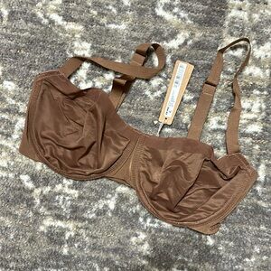 SKIMS No Show Molded Unlined Balconette Bra